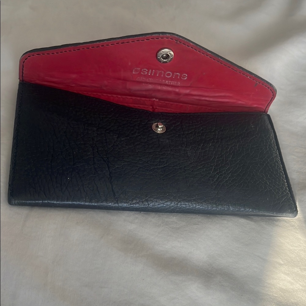 Simons Black and Red Leather Wallet use